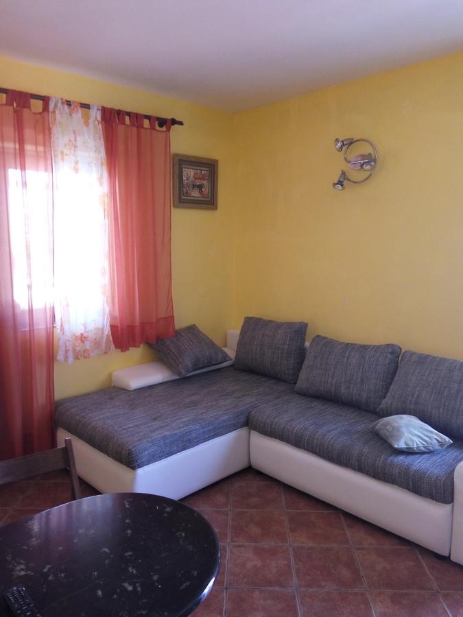 Apartments Leon Ražanac 외부 사진